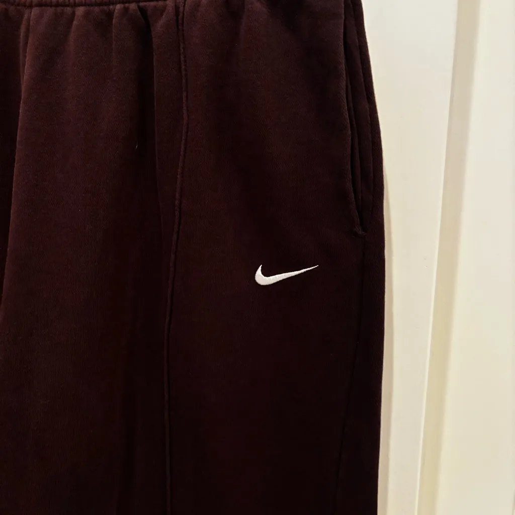 Nike Therma Fit Dark Maroon High Waist Women's Jogger Elastic Waist Size Large - Image 4