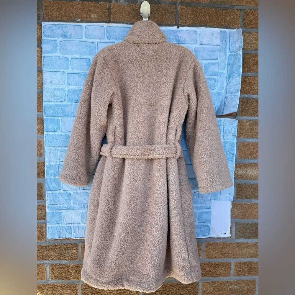 Pottery Barn Sherpa robe size medium - Image 4