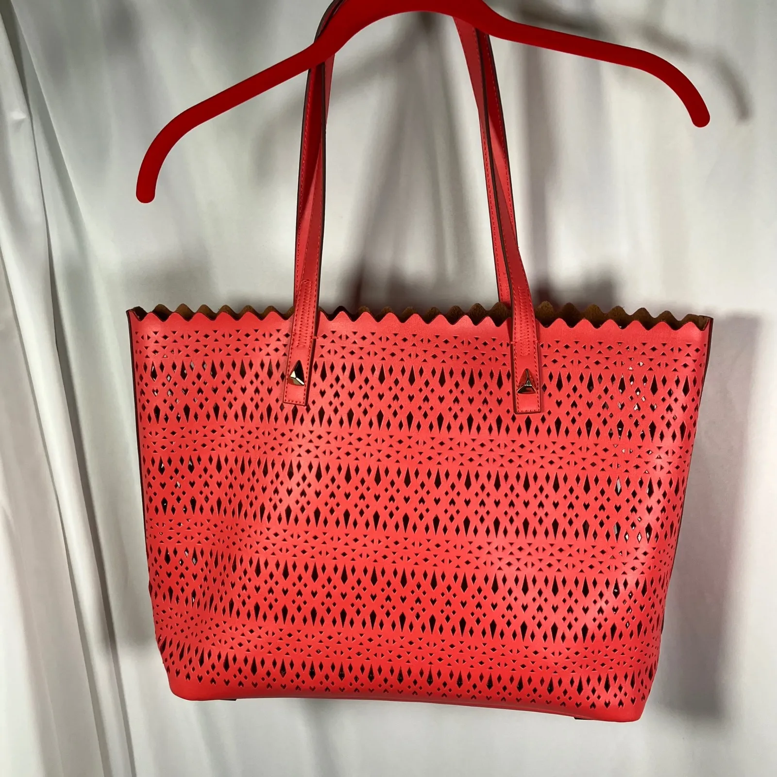 Stella & Dot Red Laser Cut Perforated Tote Bag With Matching Pouch - Image 9