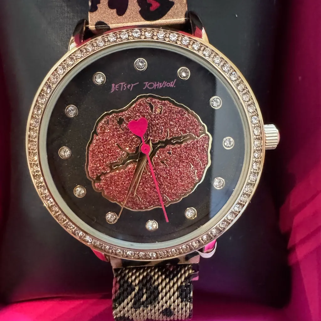 Betsey Johnson Bling Lips Metal Mesh Leopard Band Watch in Box NWOT - Image 3