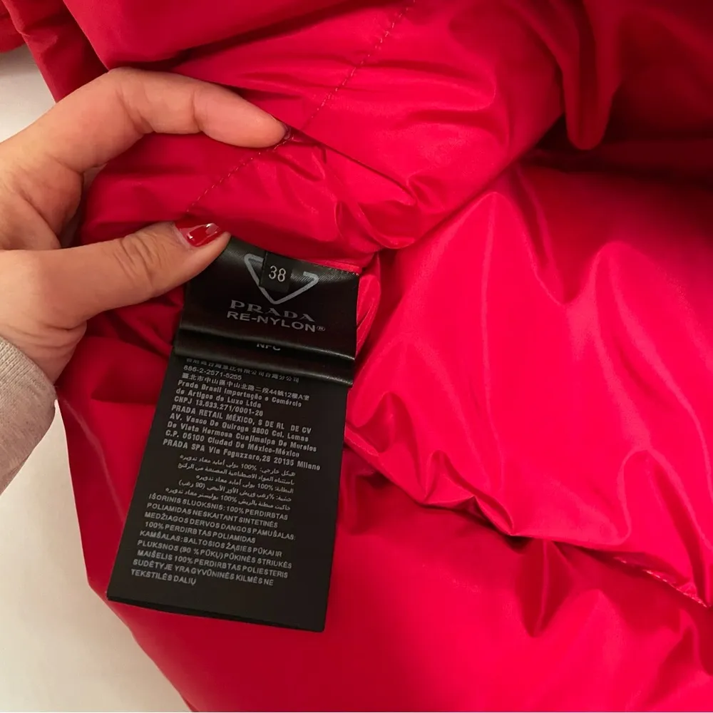 Prada BRAND NEW  RE-EDITION PUFFER JACKET! - Image 5