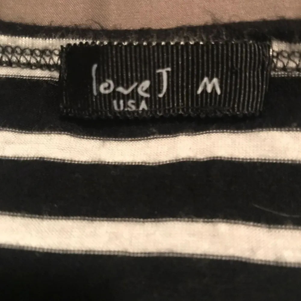 Black & White Striped High Low Split Seam Pocket Tee - Image 5