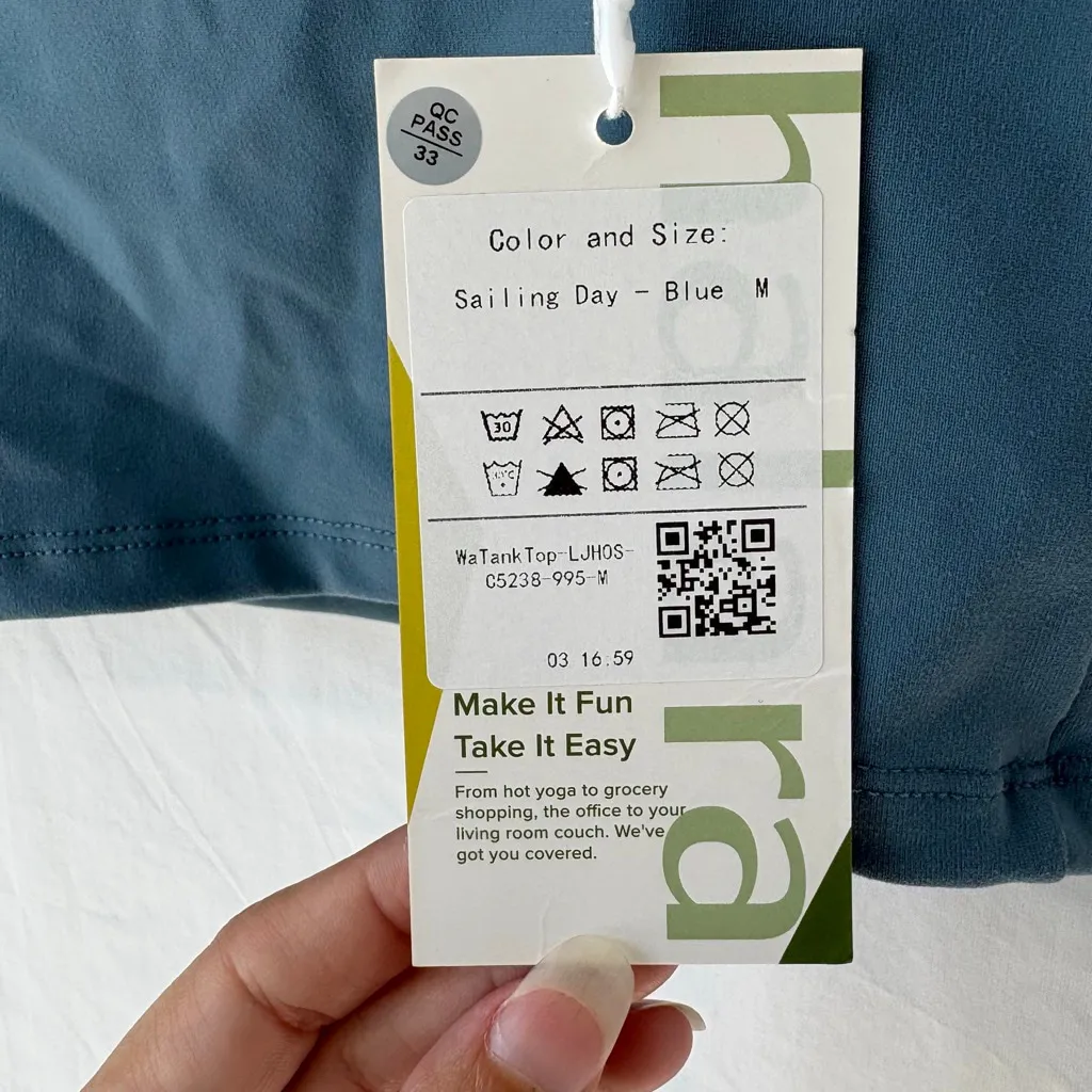 Halara NWT  Basic padded workout cropped tank top Blue sailing day Medium - Image 3