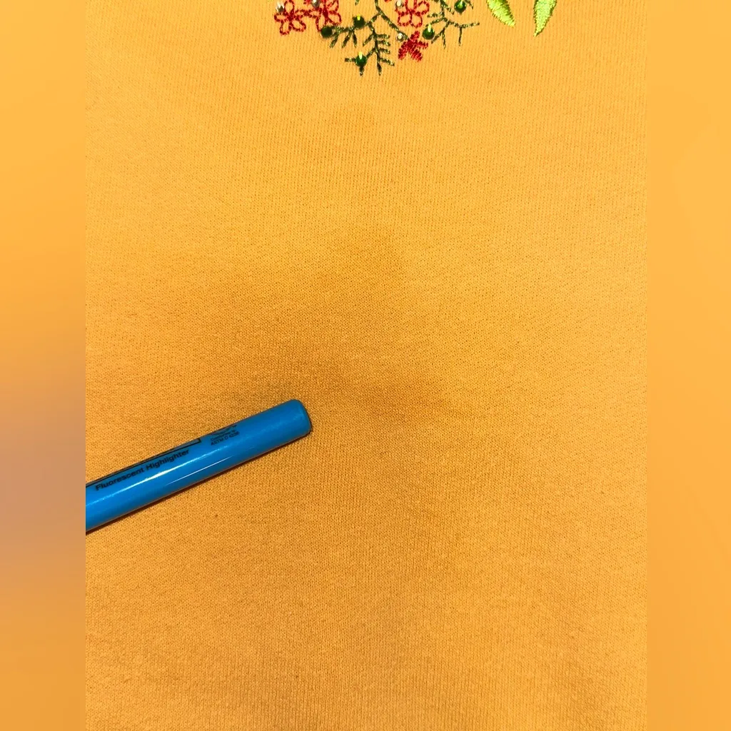 Morning Sun Embroidered Chickadee Floral Heart Sweatshirt – Size L Yellow Size L - Image 4