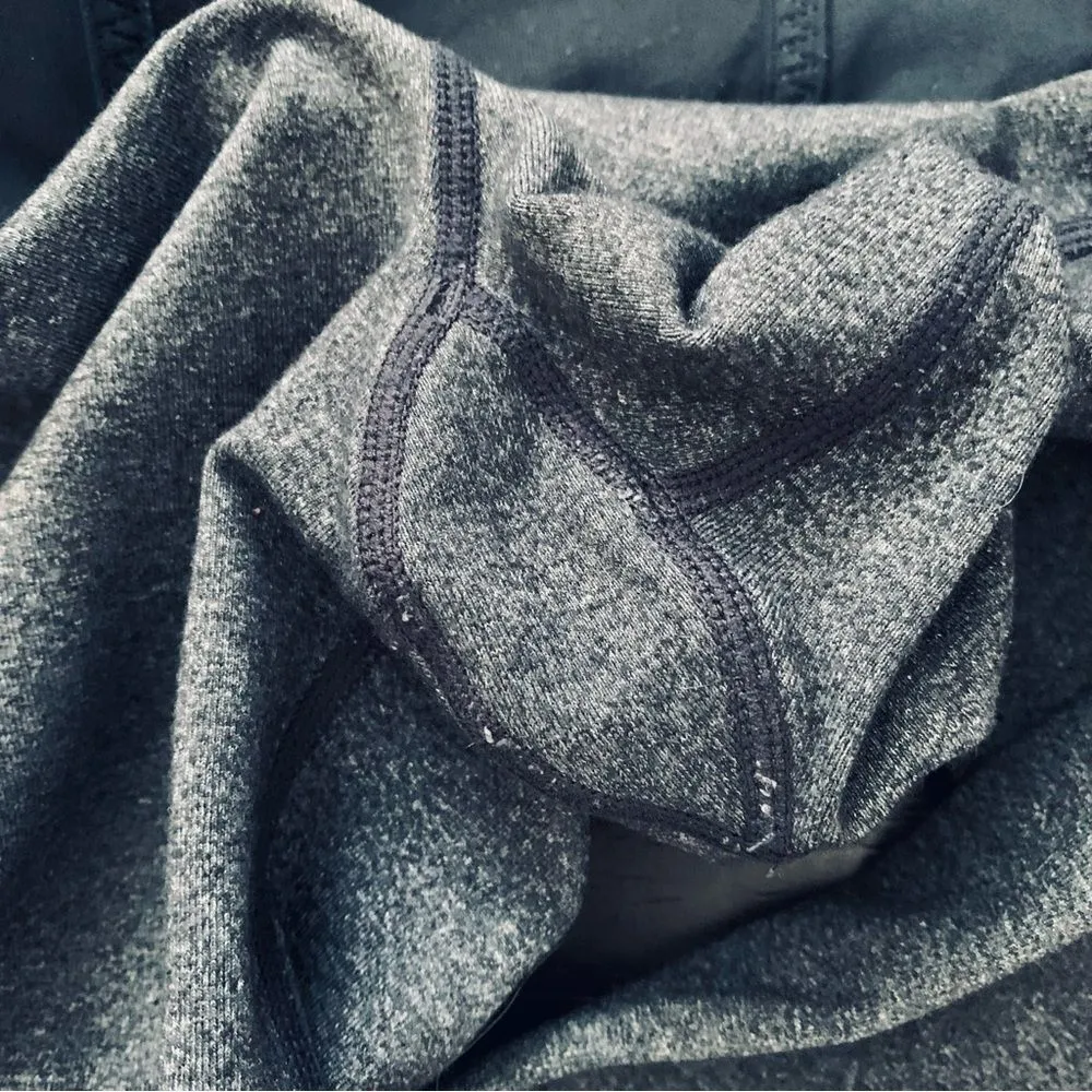 Lululemon Heathered Black Tadasana Back Slit Crop Leggings Tights | Size: 6 - Image 7