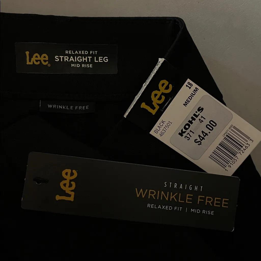 Lee NWT Size 18 Black Wrinkle Free Mid Rise Relaxed Fit Straight Leg Pants - Image 4