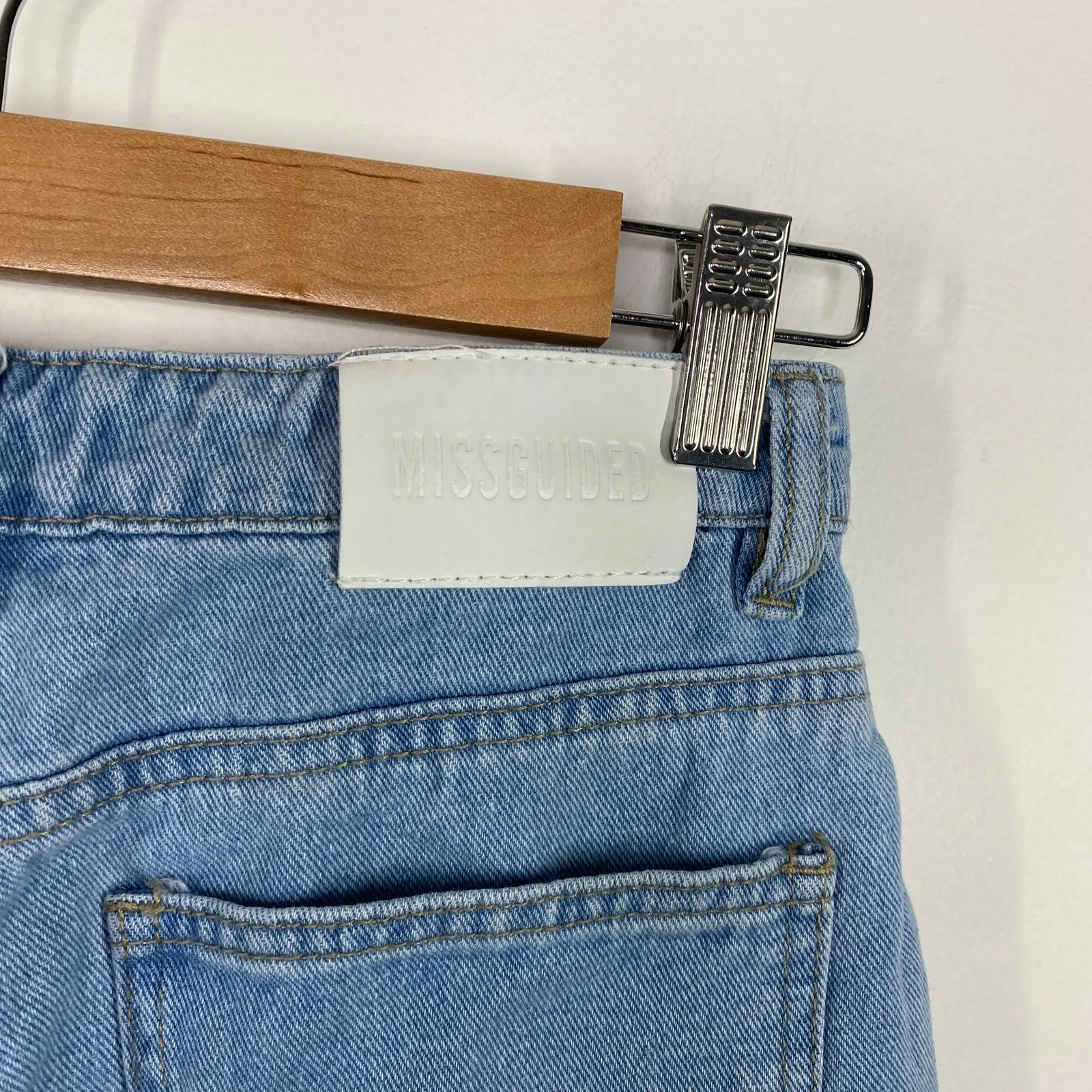 Riot Missguided High-Rise Light Wash Blue Denim Mom Jeans Women's Size 25 - Image 7