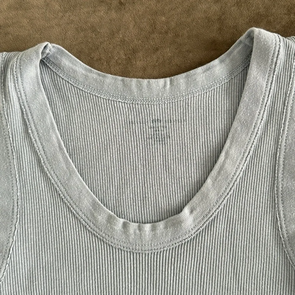Brandy Melville cropped cut tank top. Ribbed. Color- light gray. Size- one size - Image 3
