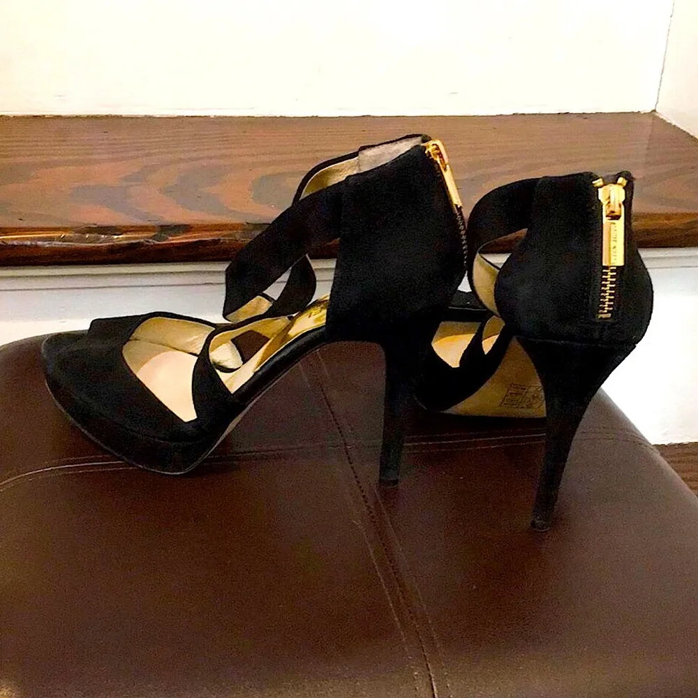 MK MICHAEL KORS Black Suede Peep Toe Gold Zipper Back High Heel Shoes Sz 8-1/2 - Image 11