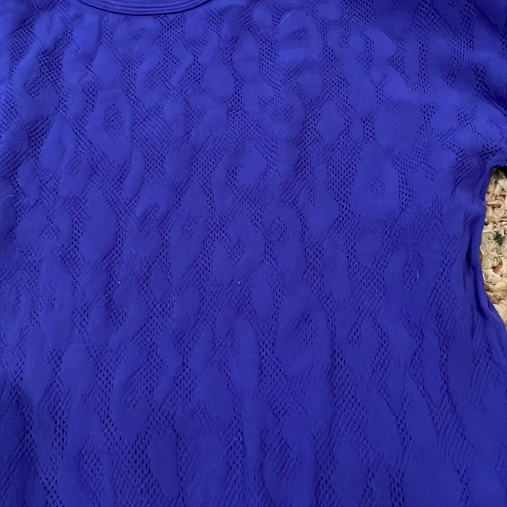 Womens Fabletics Workout Shirt - Image 4