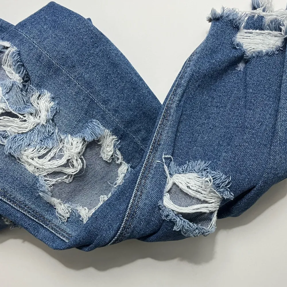 American Eagle Outfitters • Mom Jeans Light Blue Destructed Jeans - Image 2