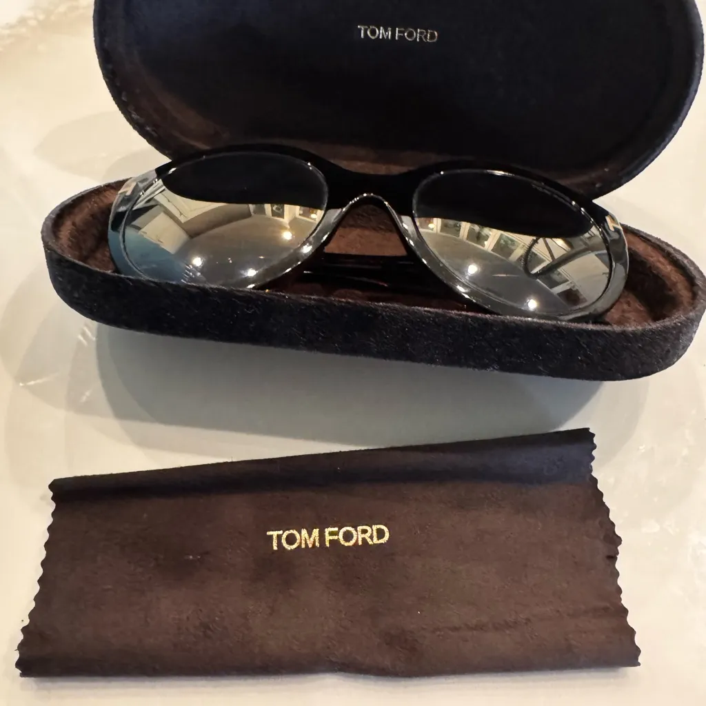 Tom Ford Rosanna Tortoise Shell Sunglasses - Image 4