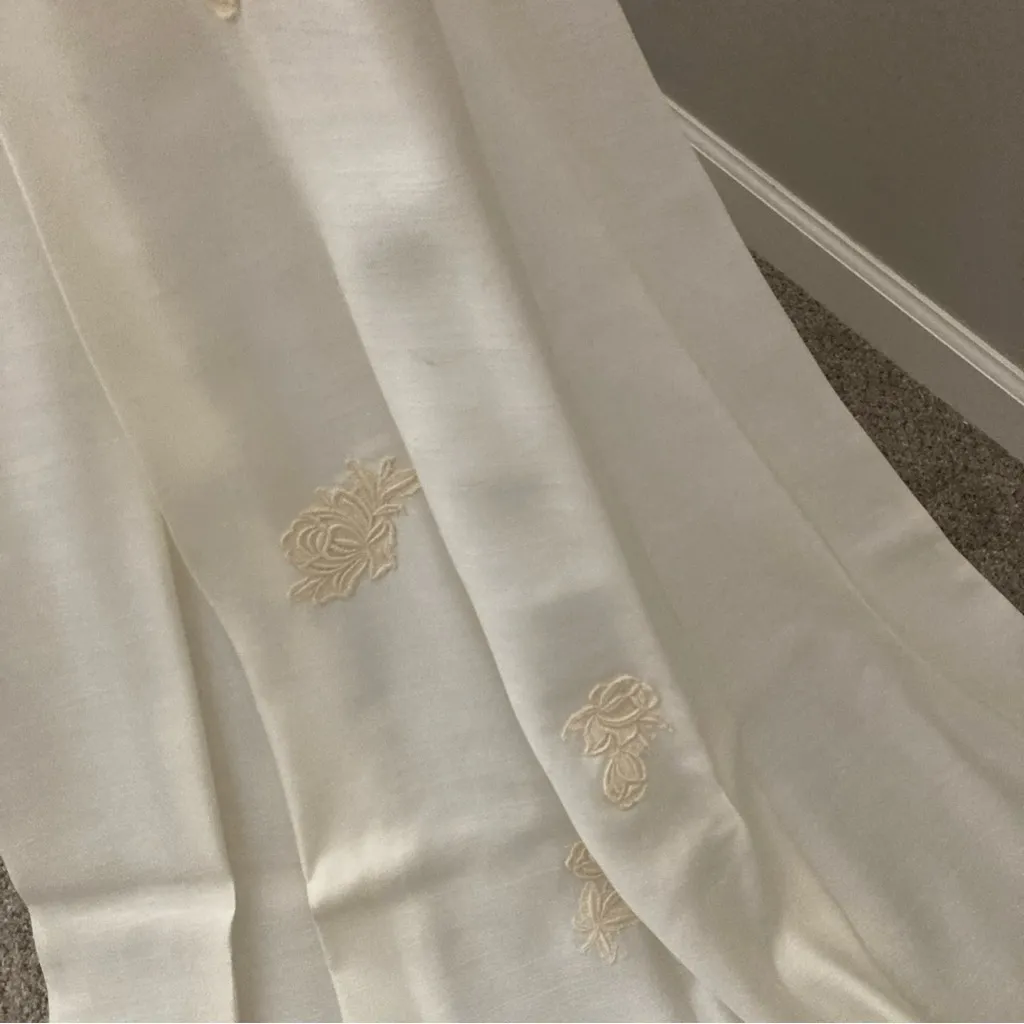 Vintage 1950’s Short Sleeved Ivory Linen Wedding Bridal Dress With Train - Image 10