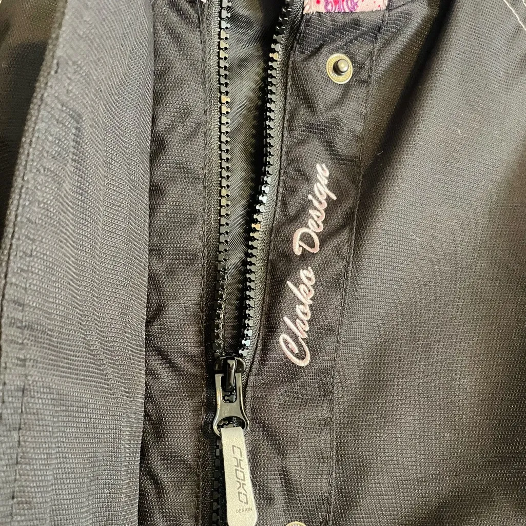Choko Black and Pink Powder Jacket, Snowmobile / Winter/ Ski, Size M, EUC Size M - Image 4