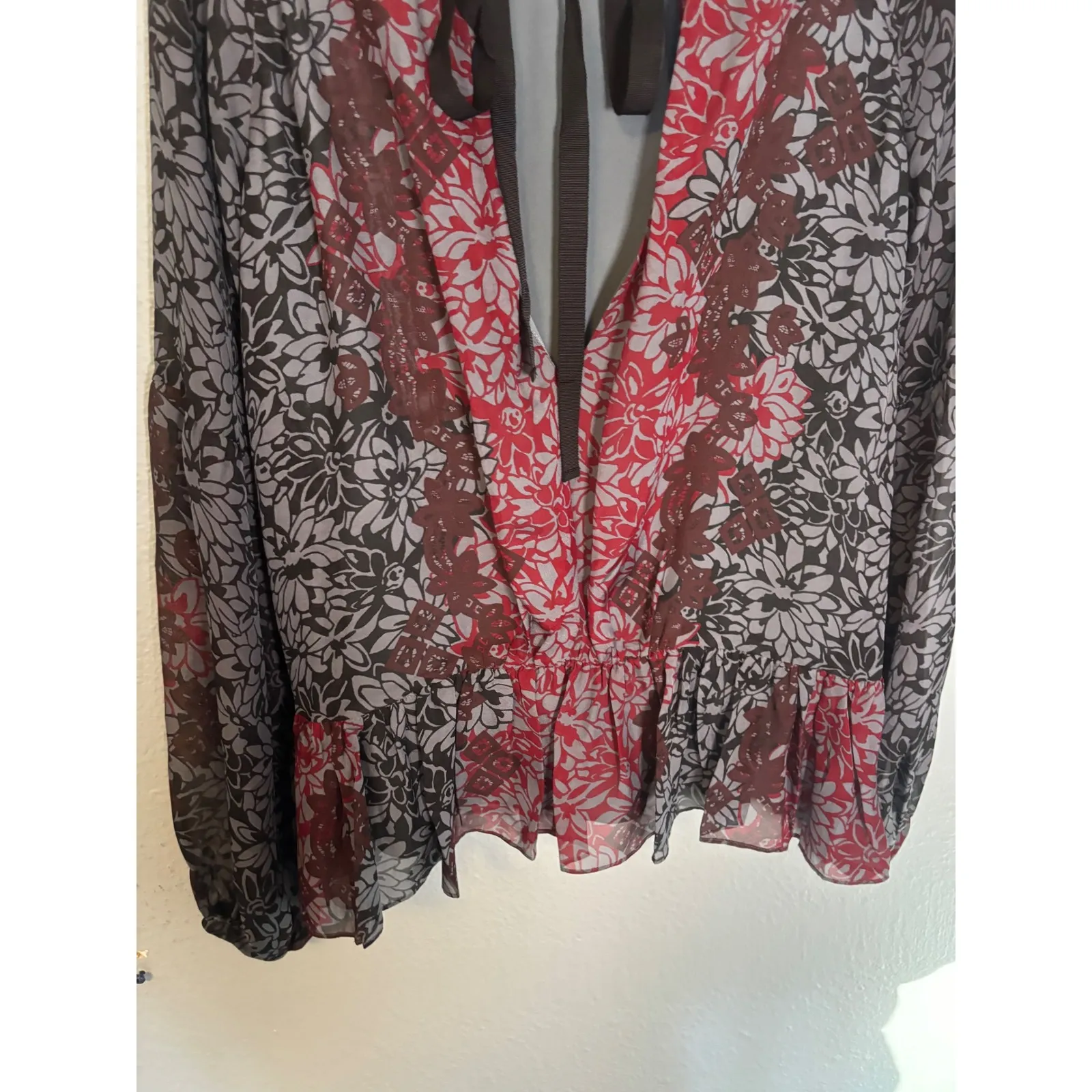 Cinq a Sept Floral Silk Sheer Black Red Blouse Tie Back Size XS Ruffle - Image 8