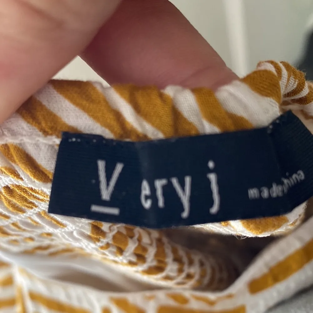 Very J  Midi Yellow and white stripped asymmetrical dress - Image 5