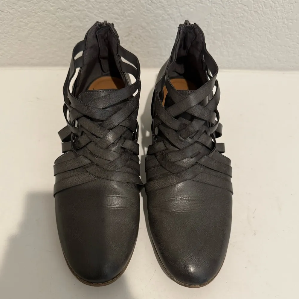 Maurices Diana Strappy Cutout Faux-Leather Distressed Ankle Bootie Gray Size 9 - Image 2