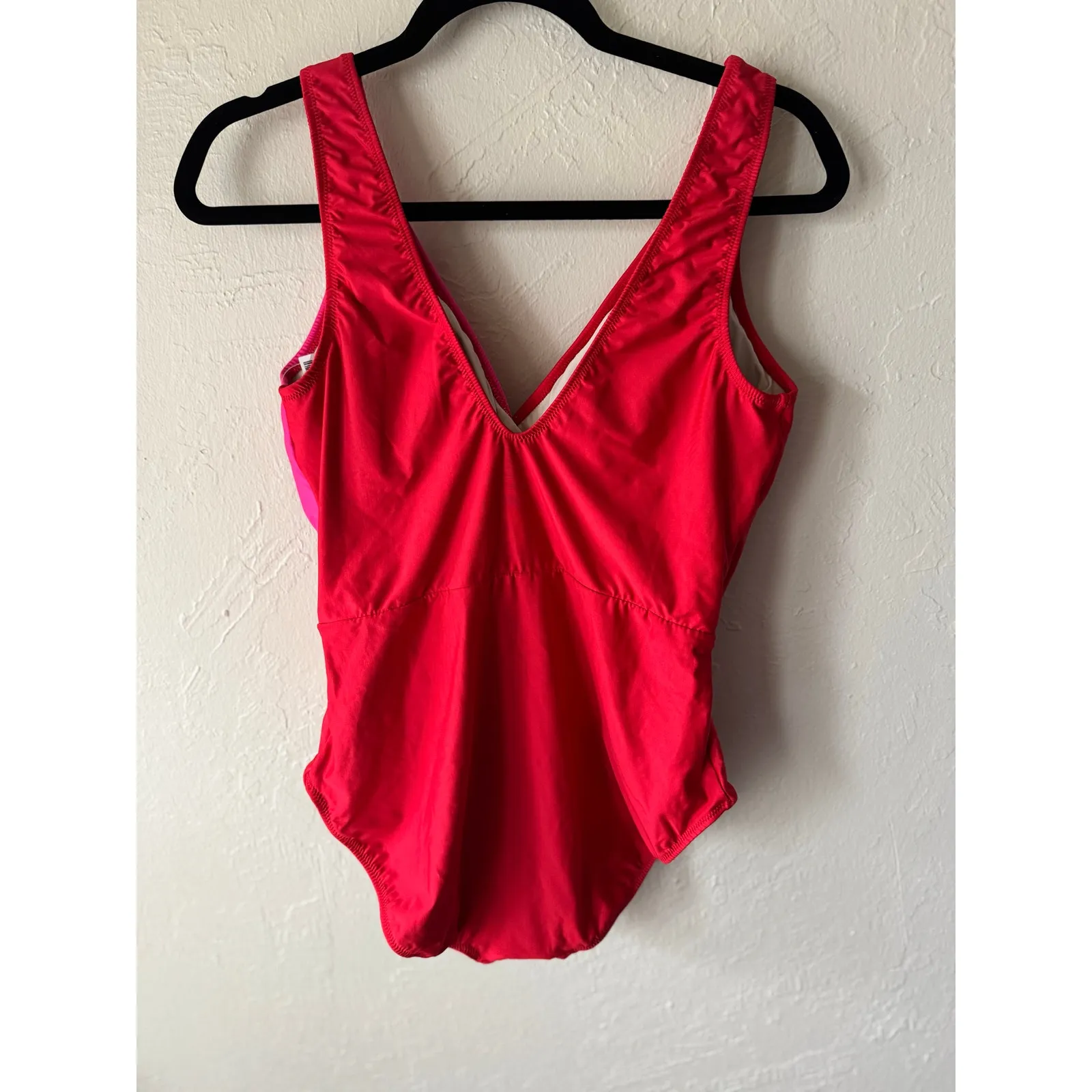 NWT Hermoza Pink and Red Color Block V - Image 4