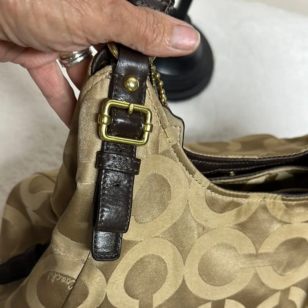 Coach Maggie Optic Khaki canvas shoulder bag Purse! - Image 5