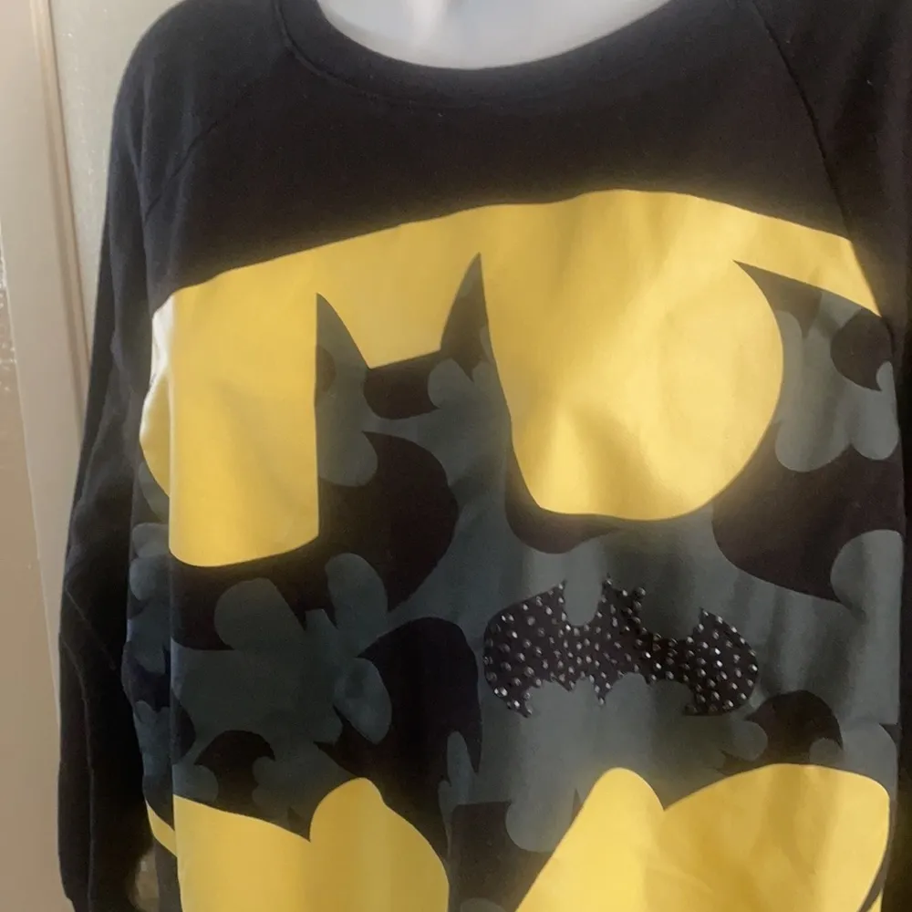 Women’s Batman sweater black rhinestone graphic size large - Image 4