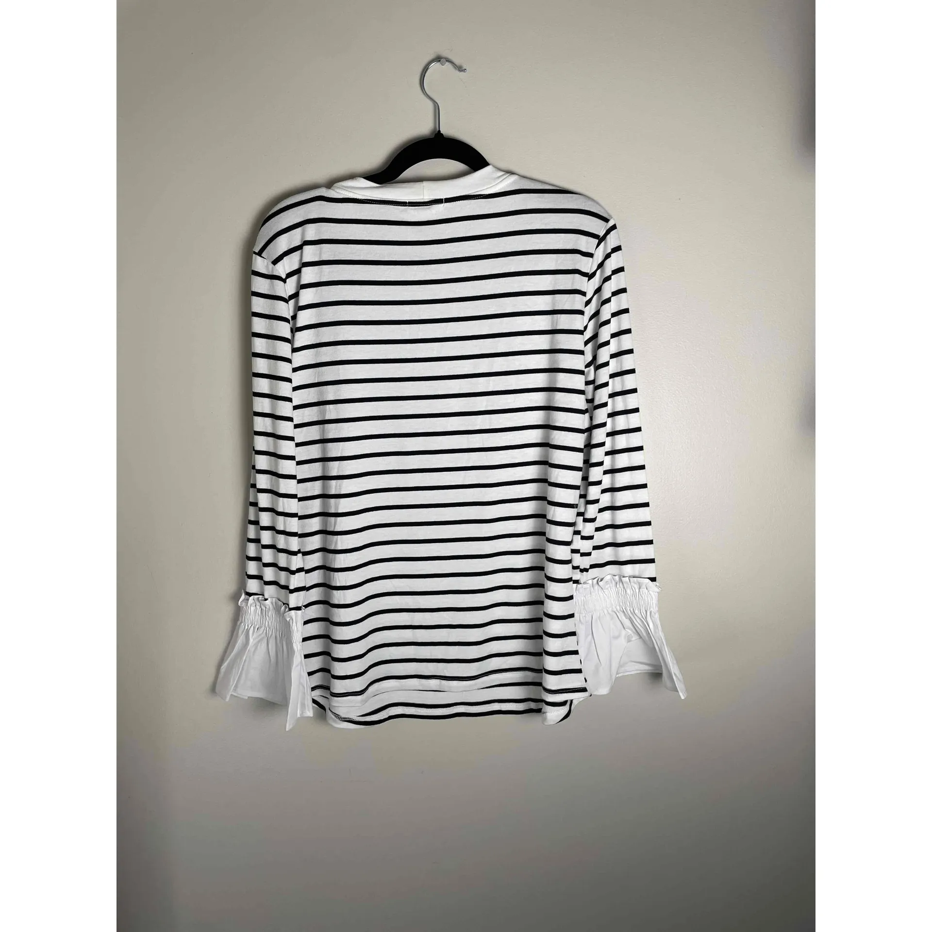 New West K Women's Black White Striped Long‎ Flutter Sleeve Crew Neck Top Medium - Image 5