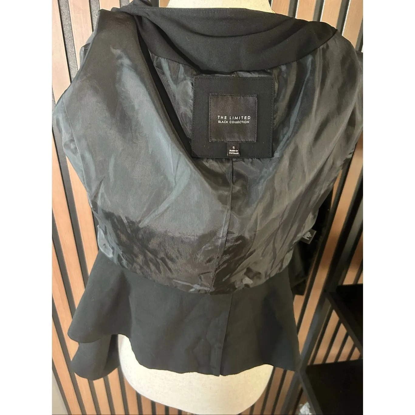 The limited black blazer stylish form fitting size small - Image 5