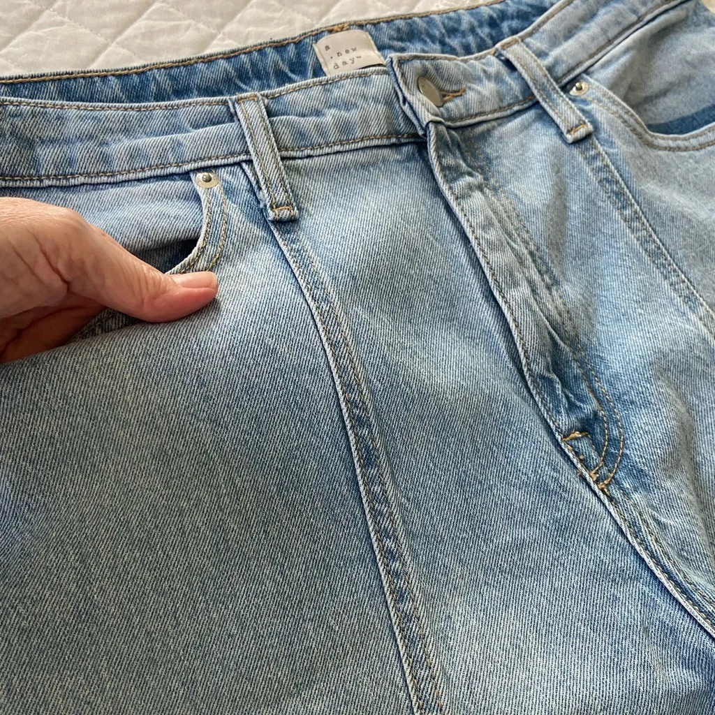 A New Day High Rise Tapered Leg Light Wash Jeans Front Seams Size 12/31R 90’s - Image 7