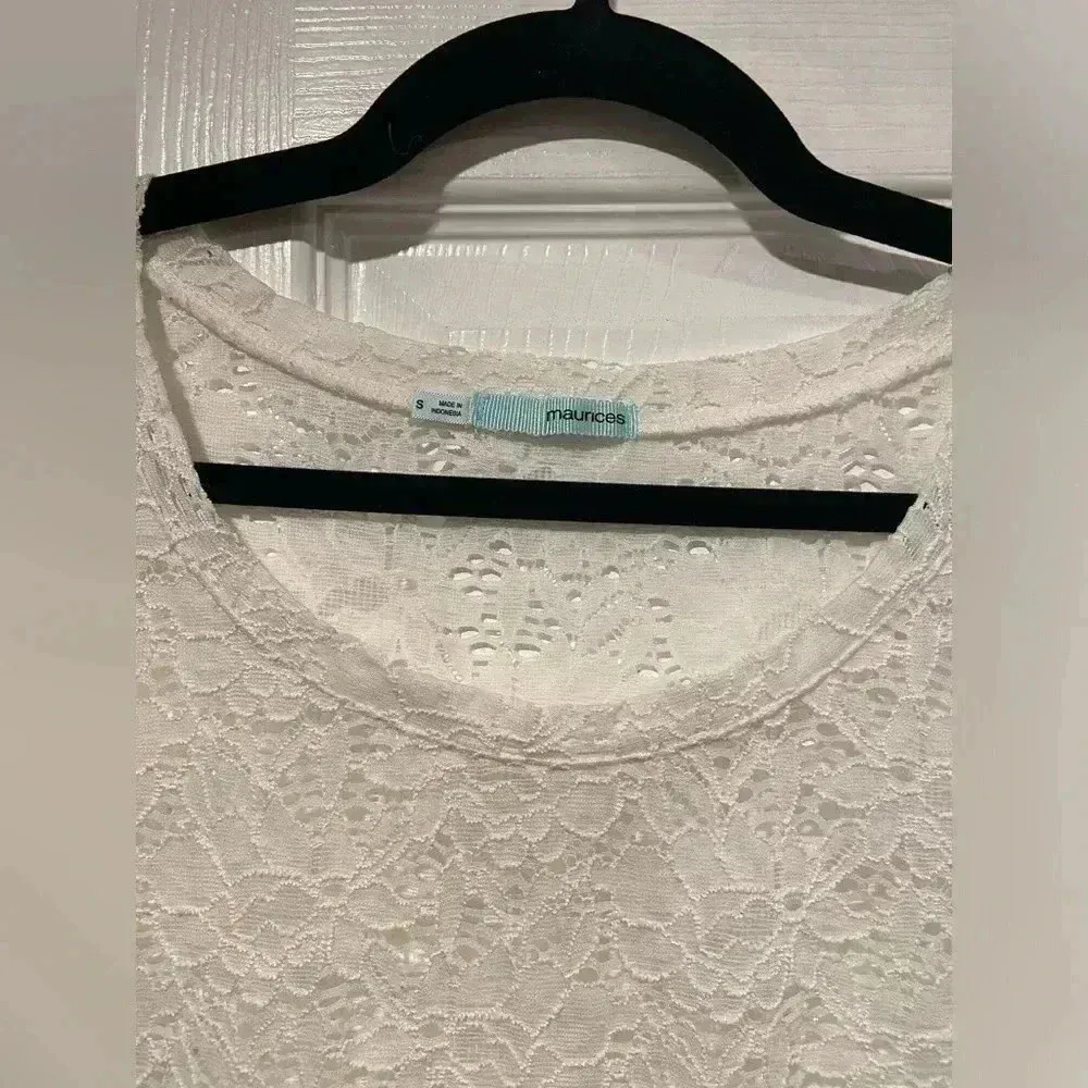 Maurice’s White Lace Stretch Short Sleeve Tree Sheer Pullover Scoop Neck Size S - Image 9