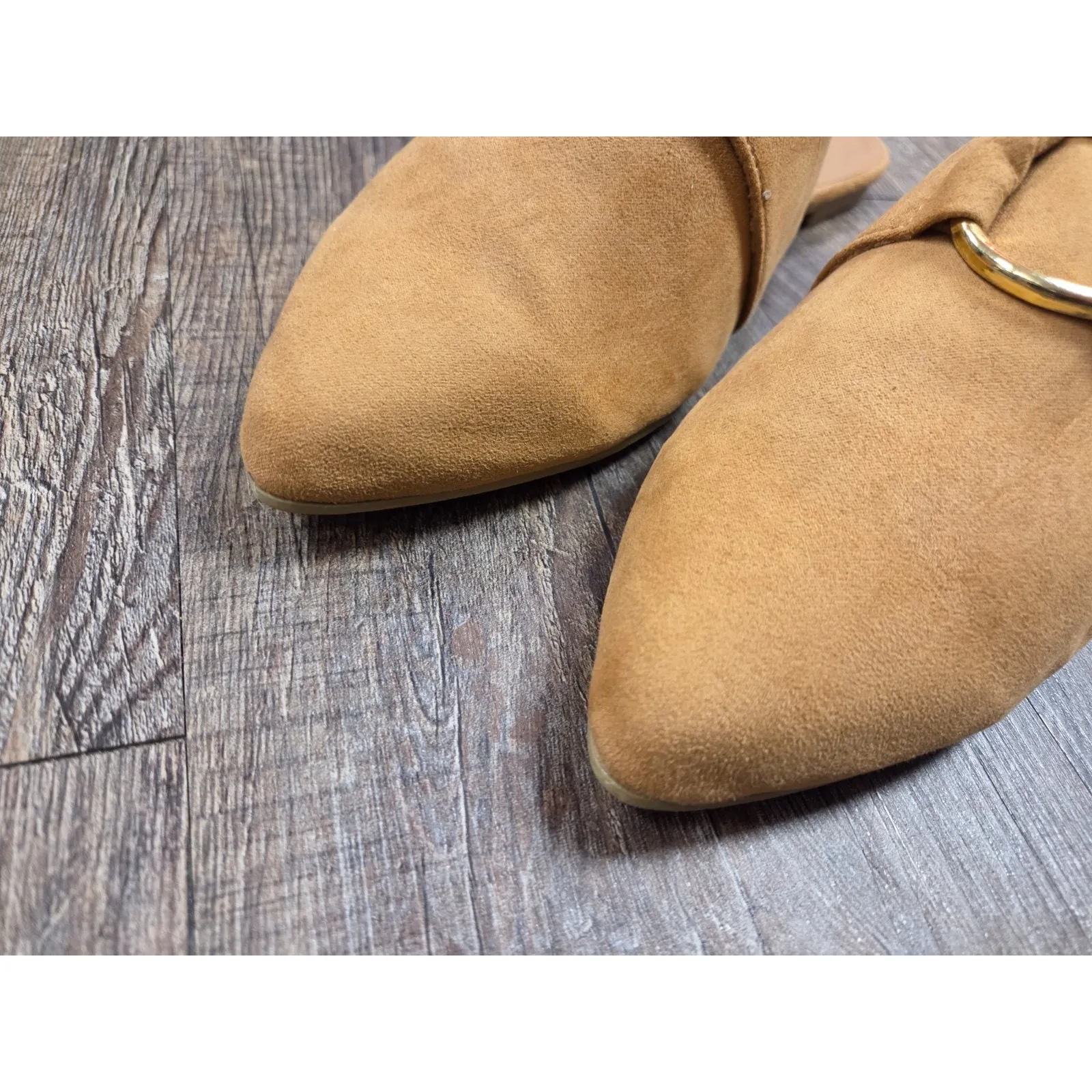 Qupid Tan Camel Faux-Suede Gold Buckle Mules Flats Shoes Pointed Toe Size 8.5 - Image 3