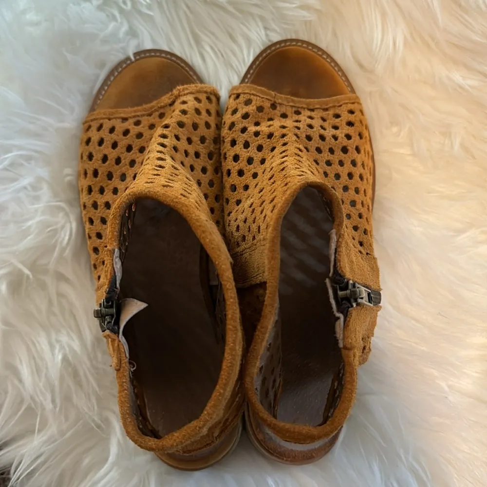 Aira Suede Gladiator Sandals, Size EU39 or 9, Anthropologie - Image 4