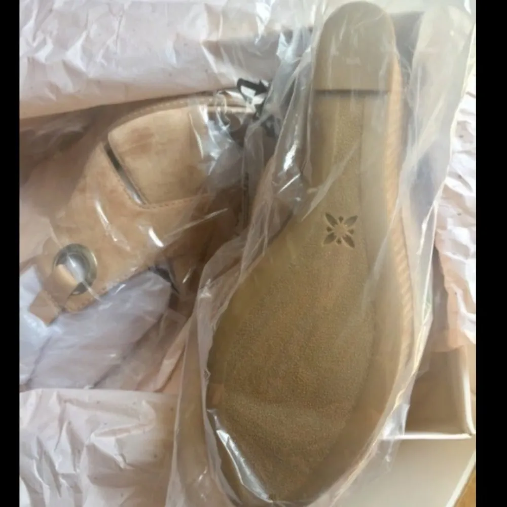 BCBGeneration women's 11 (41.5 EU) PENELOPE suede open toe platform wedge sandal - Image 8