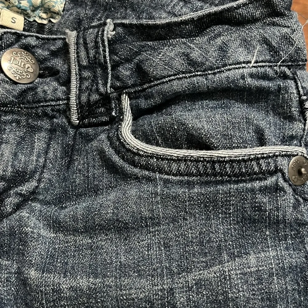 Cute bermuda shorts with ruffle back pockets - Image 8