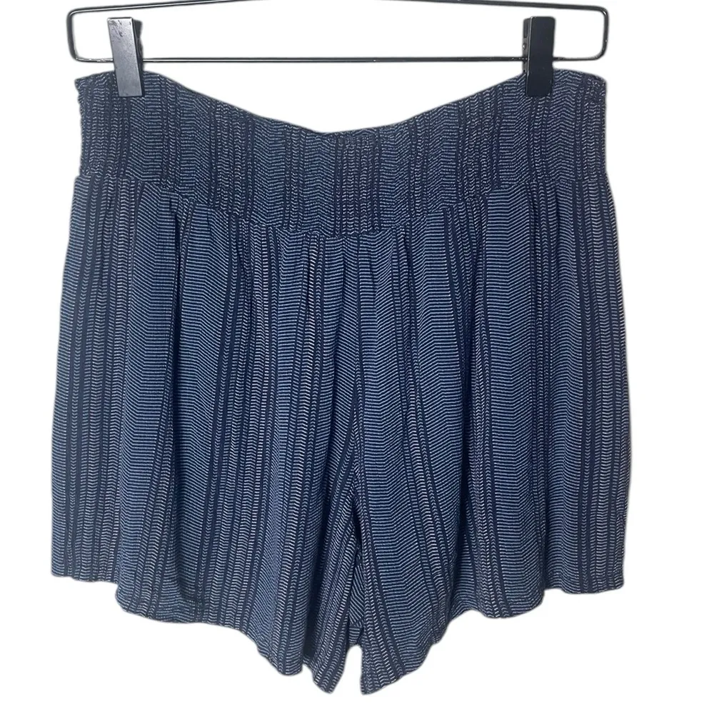 Three Dots Women’s Medium Casual Shorts Pull On Printed Navy Blue - Image 7