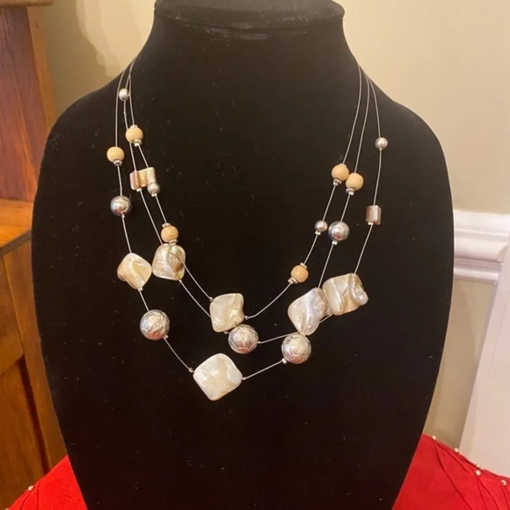Triple Strand Necklace Shell Faux Pearl Beads silvertone beads - Image 2