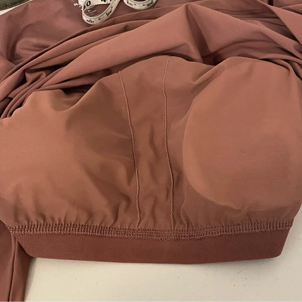 active soft wear brown 
XL crop top w/scoop neck & long sleeves - Image 4