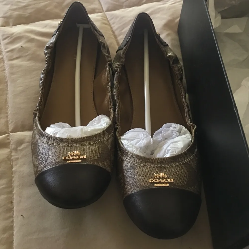 Coach Camilla Khaki/chestnut color flats - Image 4