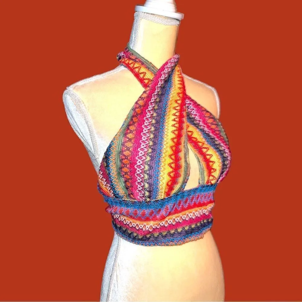 Crisscross open back geo pattern halter top. New - Image 6