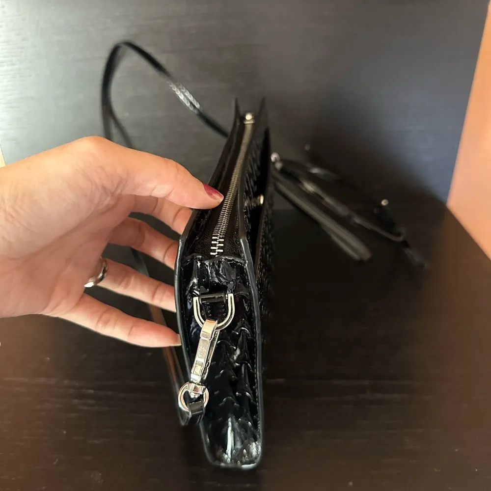 $178 KARL LAGERFELD shinny PATENT LEATHER detachable Crossbody/Wristlet 2 straps - Image 5