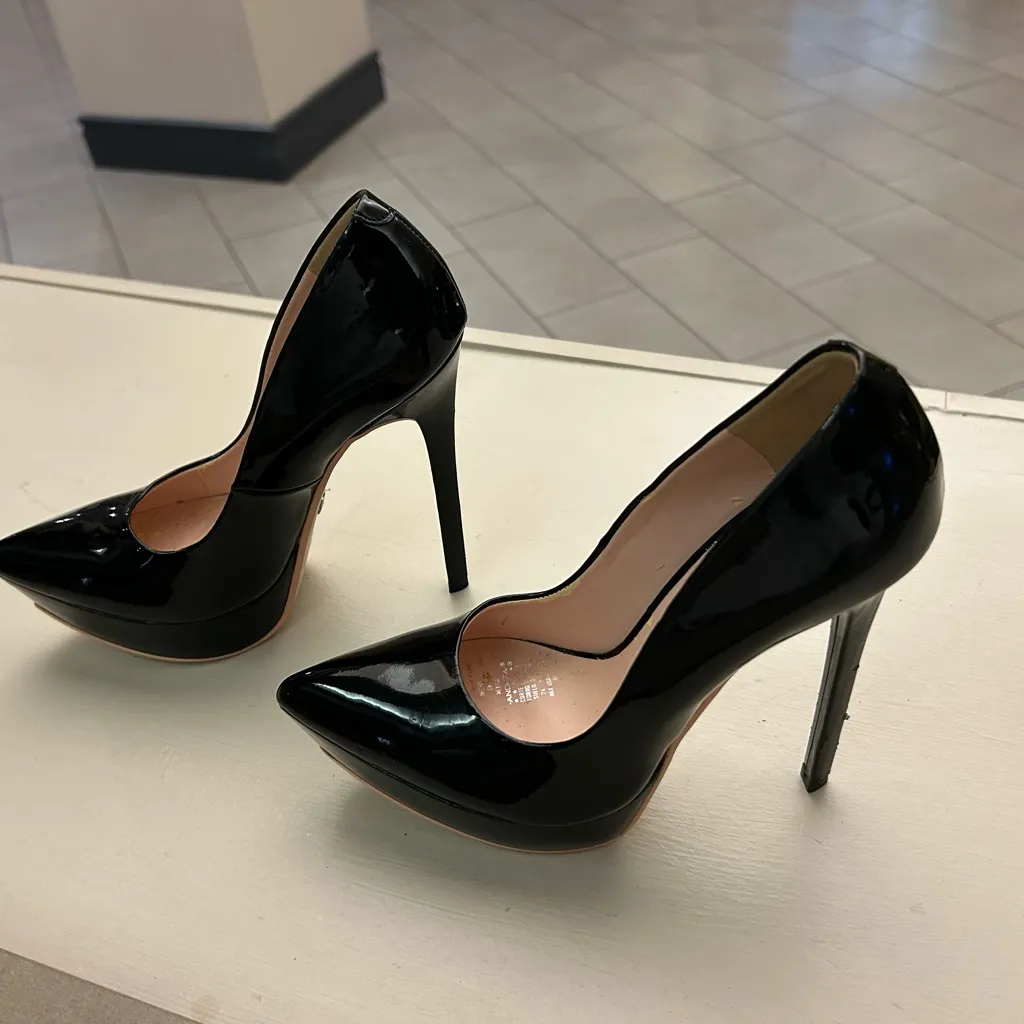 Heels Andrea Black Patent Leather Heels size 7 Like New Shiny! Stand Out!! - Image 6