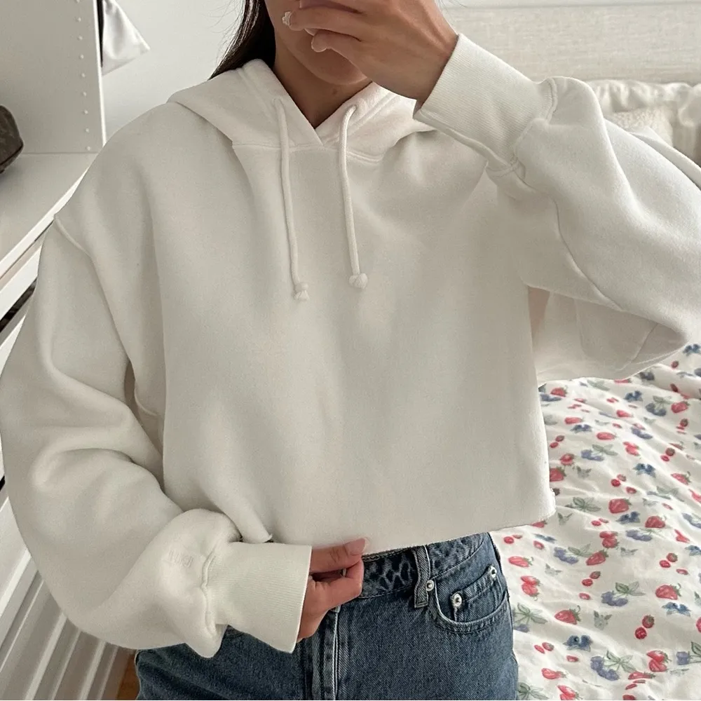 Aritzia TNA Cozy Fleece Boyfriend Cropped Hoodie White Size XS - Image 2