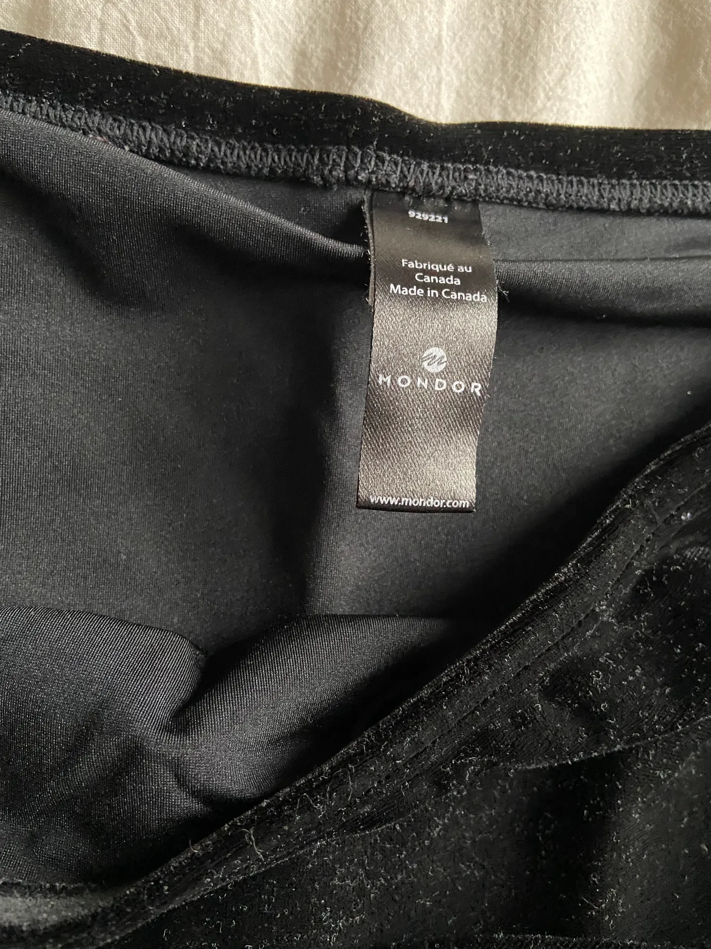 Monoreno Velvet Black Skirt - Image 6