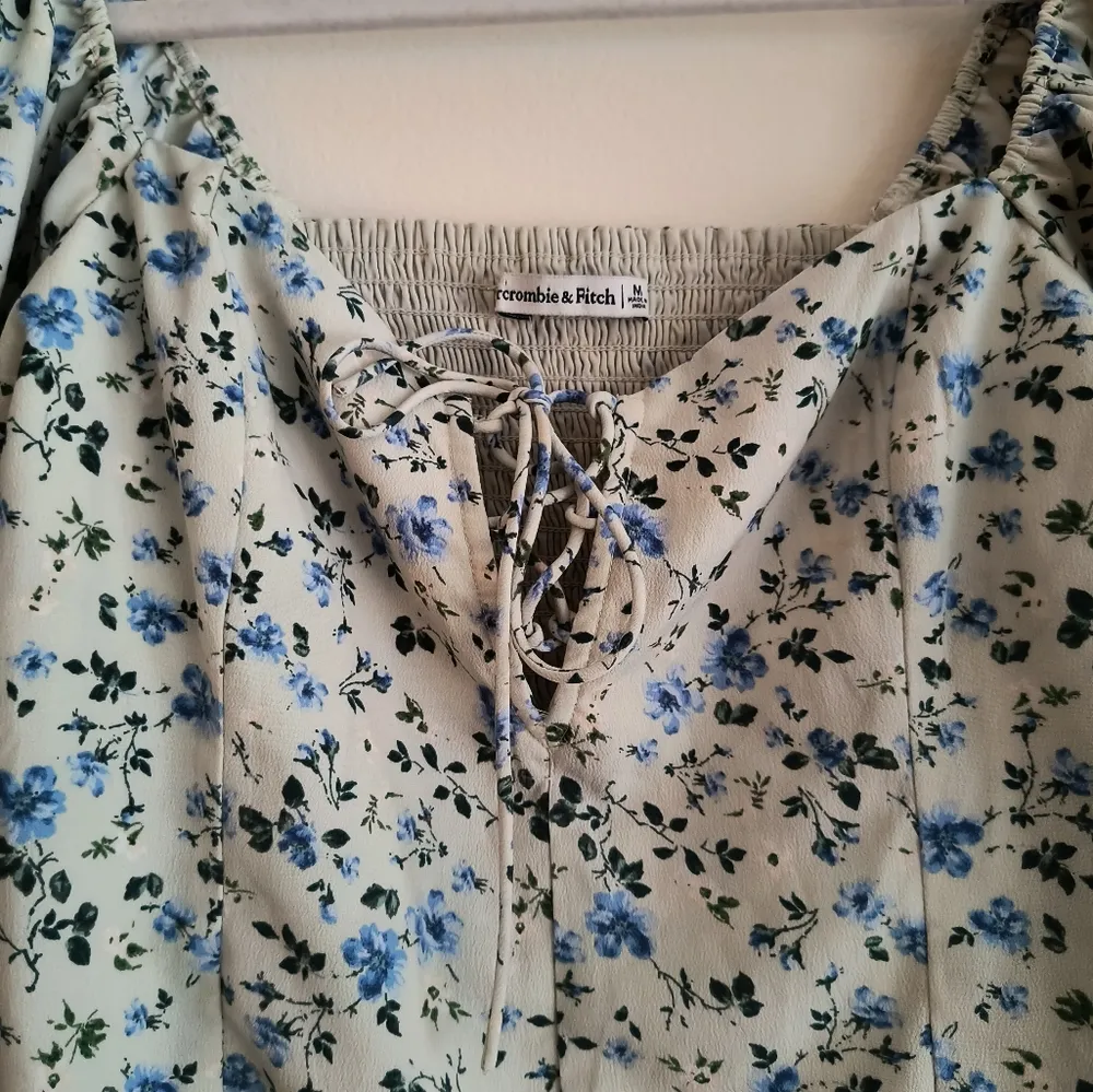 Abercrombie & Fitch Light Blue Floral Long Sleeve Off Shoulder Crop Top Medium - Image 2