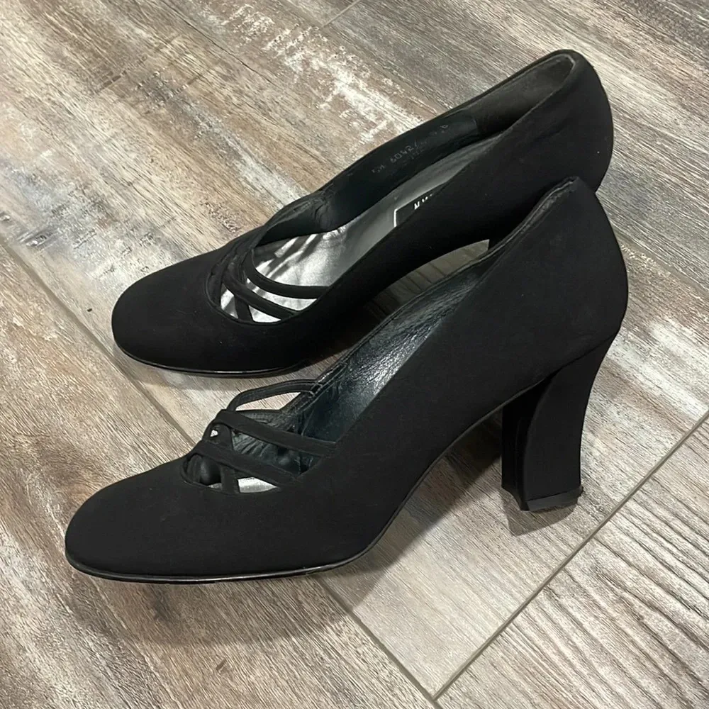 Stuart Weitzman Black Suede Oval Toe Criss Cross Heels size 8 - Image 4