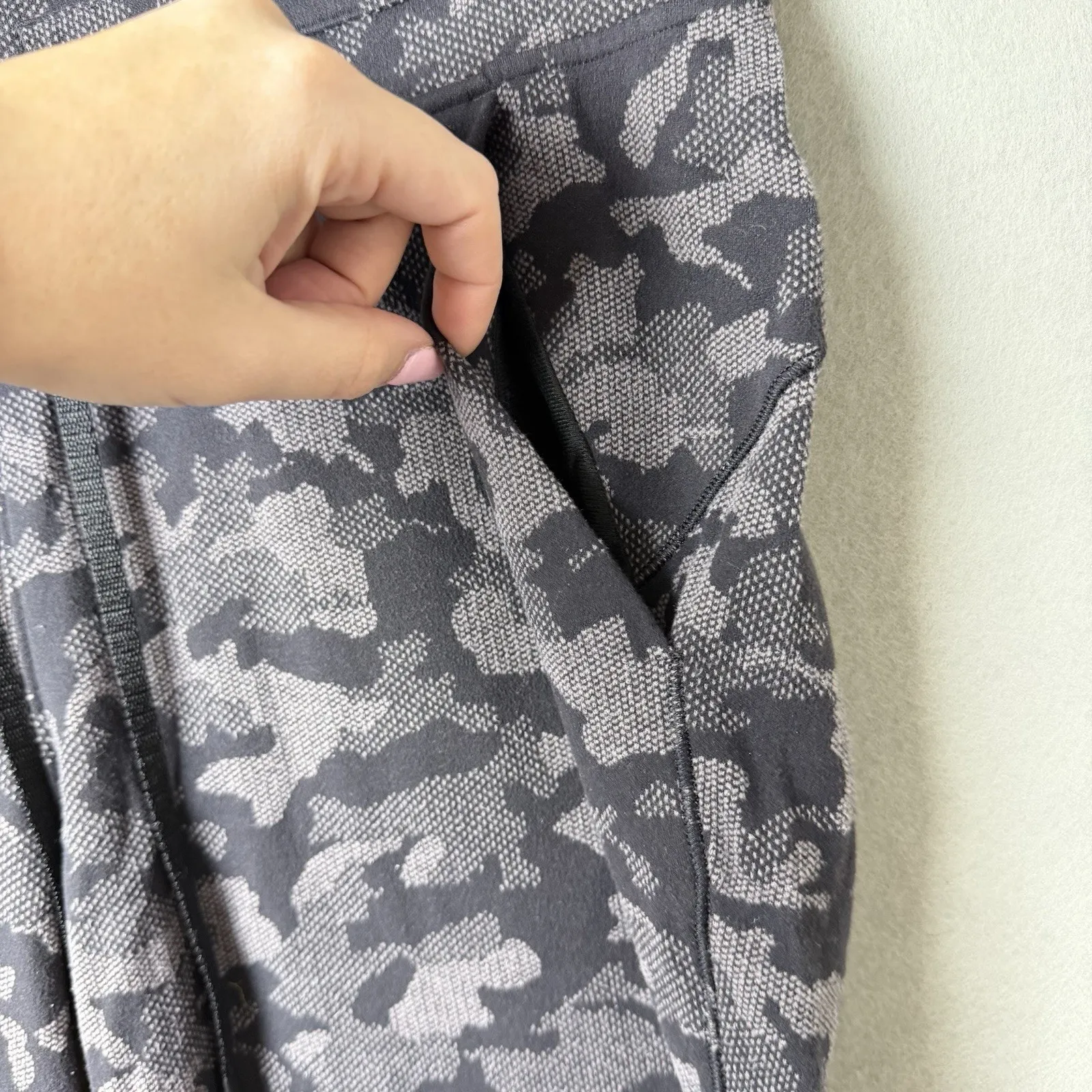 Lululemon Ready To Rulu Jaquard Camo Lunar Black/Grey Cropped Jogger Womens 10 - Image 4