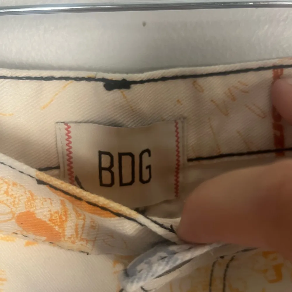 Urban Outfitters BDG Women's Size 32 Pitched Waist Beach Blanket Bingo Shorts - Image 2