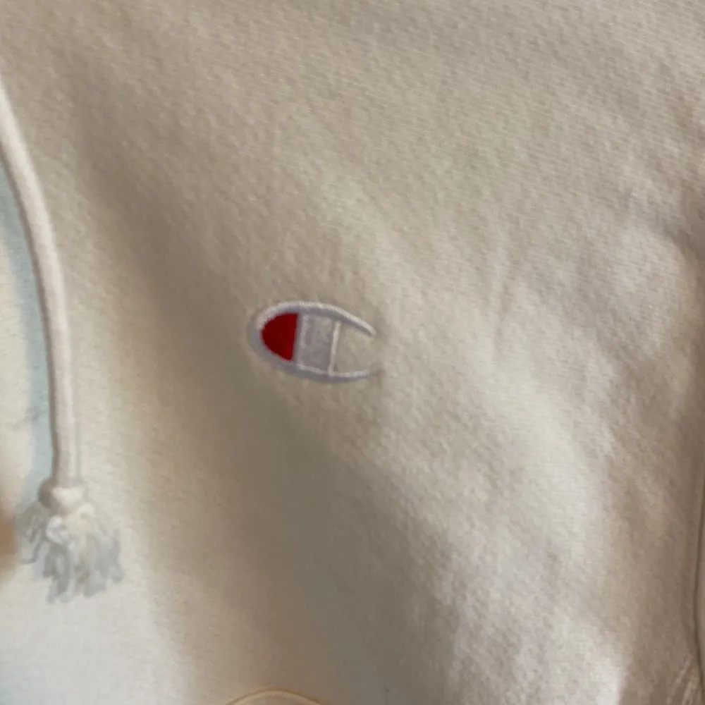 Champion XS Oversized Sweatshirt Cream Hoodie from Urban Outfitters Extra Small - Image 2