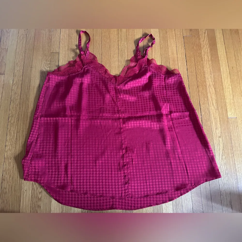 Torrid Red Houndstooth Lace Trimmed Slip Top, Size 2(X) - Image 8