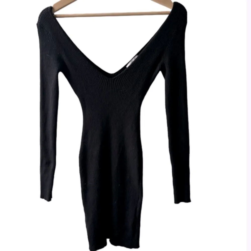 Timing Black Ribbed Sweater Bodycon Low V-Neck Mini Dress Size Small mobwife - Image 2