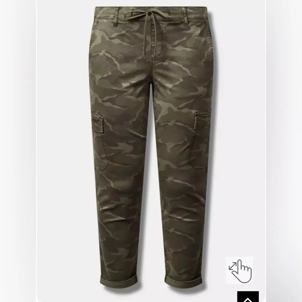 Torrid Weekend Straight Cargo Pant Plus Size 2X Short (2S) Camoflauge - Image 2