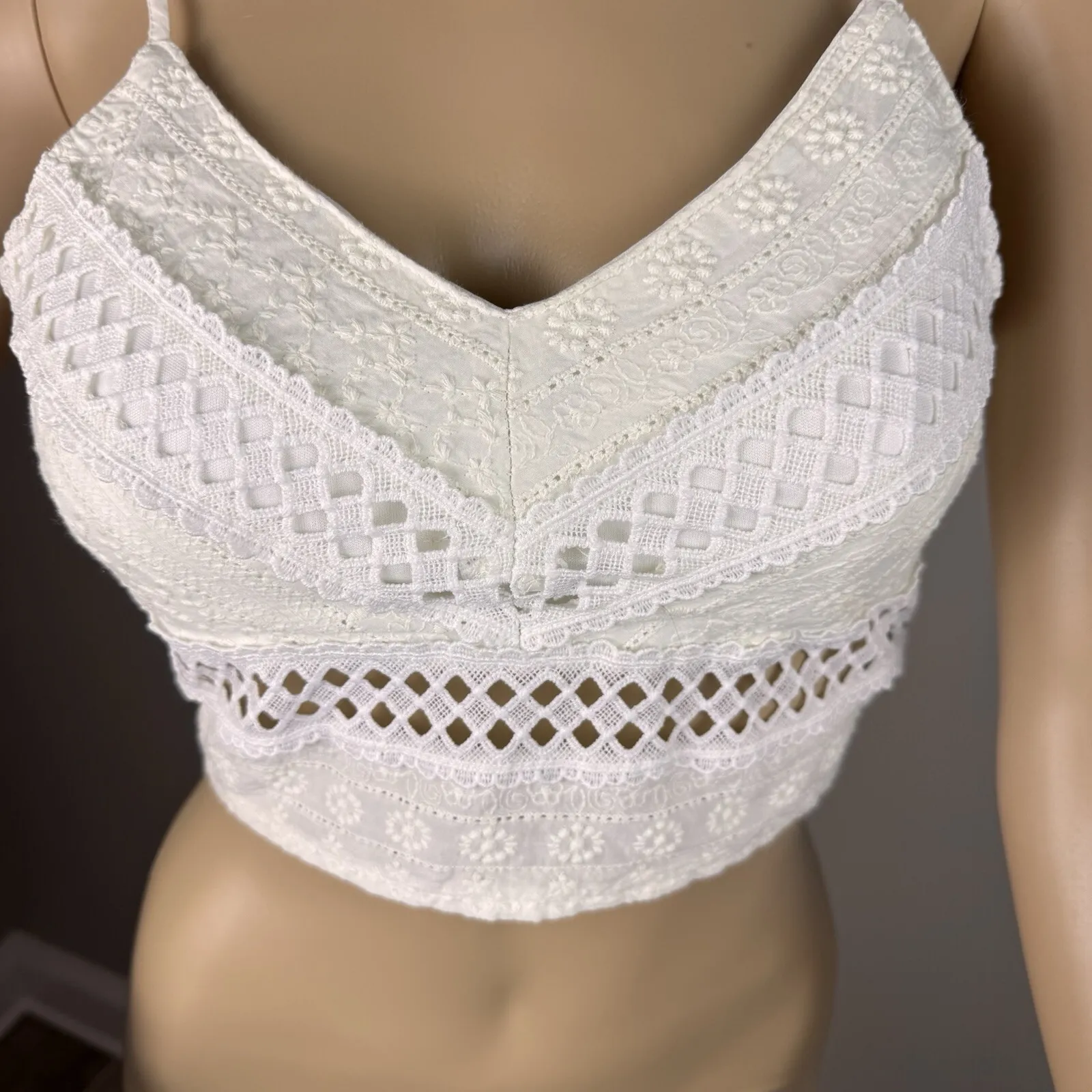 Rebellion Women's Size S White Lace Crop‎ Cami Top Smocked V-neck Sleeveless - Image 2